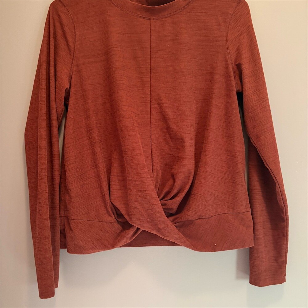 Old Navy Active Breathe ON Top Womens L Rust Twist Front Hem Long Sleeve